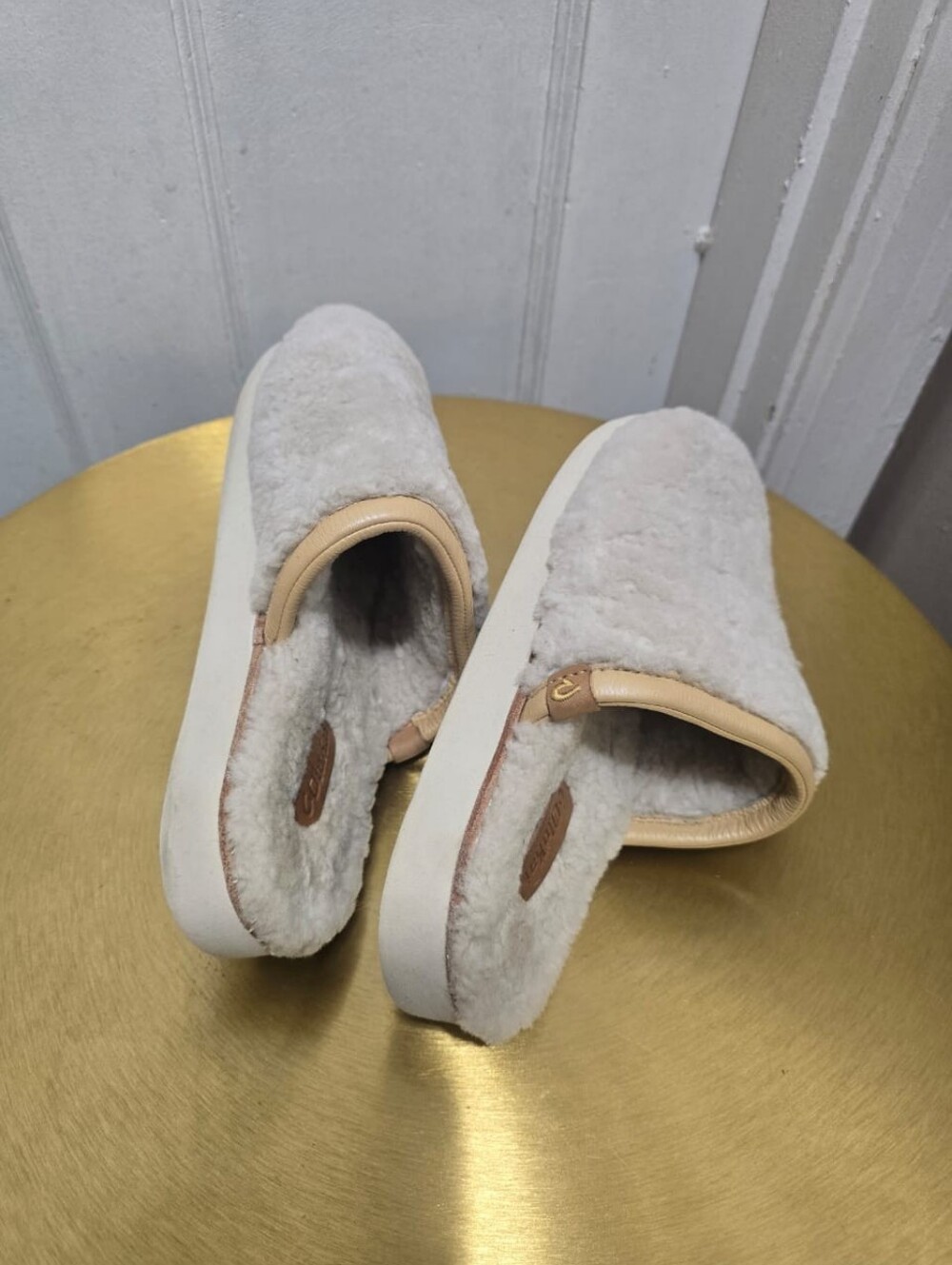 OluKai Women's Pūpü Mua Shearling Mule Slippers Size 9 - Picture 9 of 11